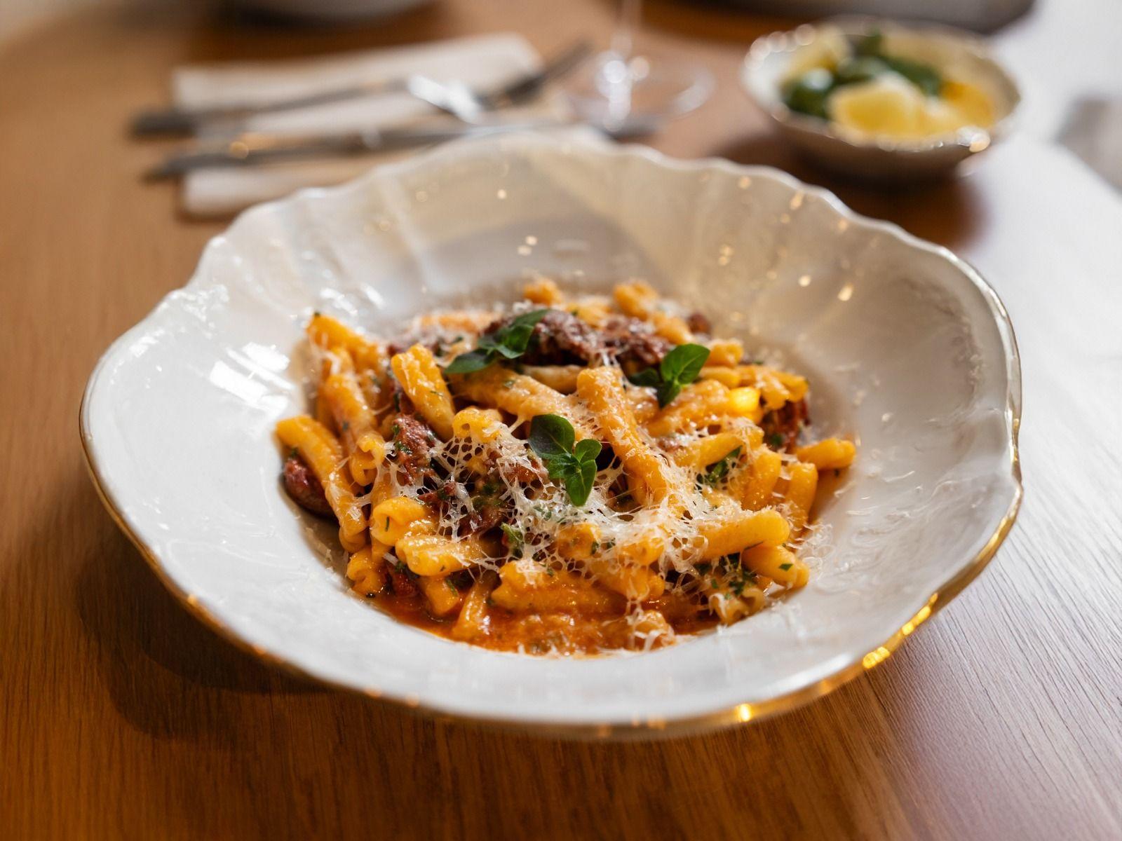 Семейный ресторан «Сад»-0