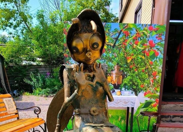 Памятник Мухе-Цокотухе во Владимире