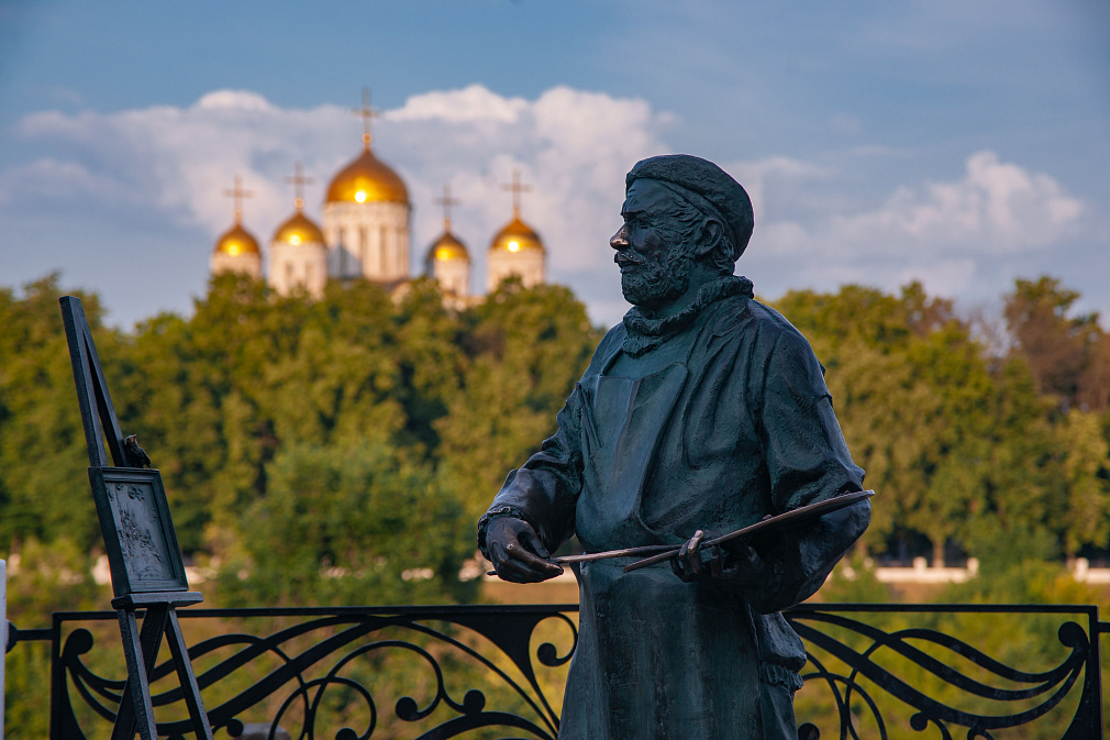 Памятник художнику