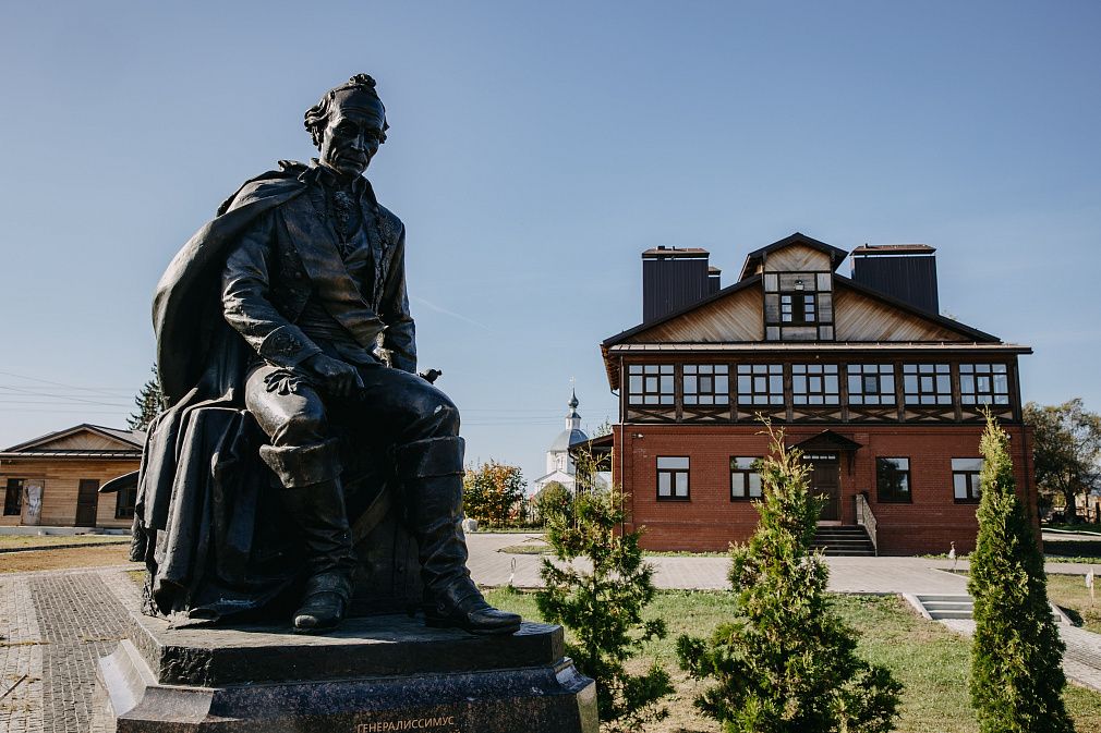 Памятник А.В. Суворову в селе Кистыш Суздальский район